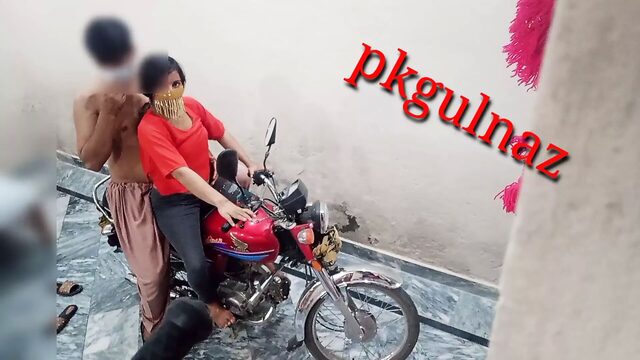 Desi stepister ki bike par chudai