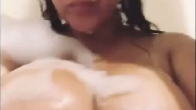 Roserayy huge wet boobs