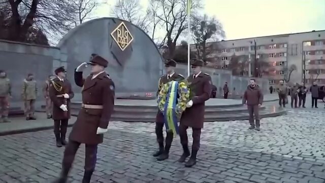 Украинский ТГ-канал "Легитимный" публикует видео и пишет: