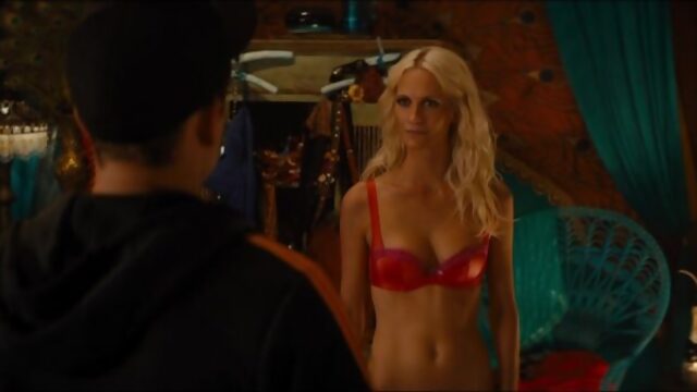 Poppy Delevinge Sexy - Kingsman The Golden Circle (2017) HD 1080p