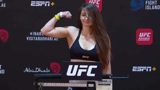 Лиана Джоджуа на взвешивании перед UFC Бойцовский остров 1: Кэттер vs Иге