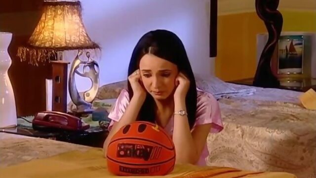 Miley Jab Hum Tum - Episode 75 - Gunjan decides to meet her phone friend on Valentines day.