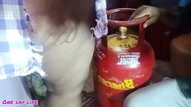 Tamil girl having rough sex with gas cylinder delivery man